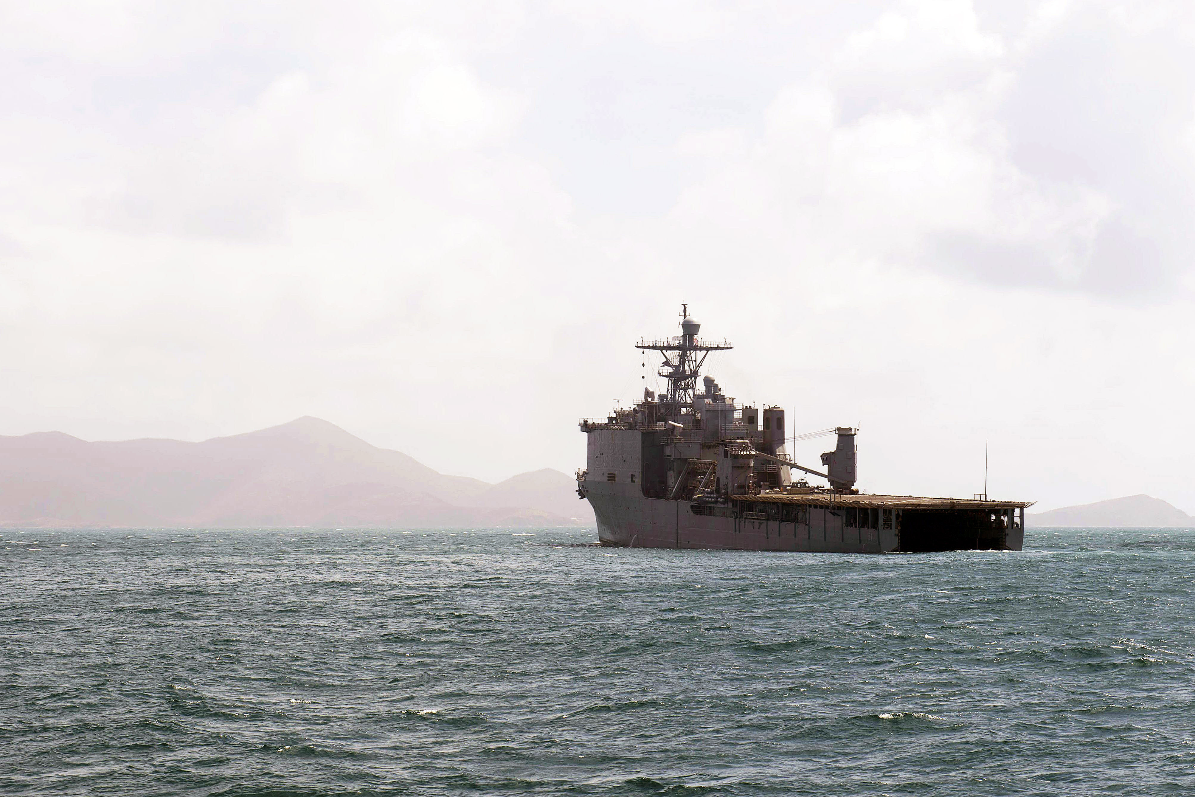 DLA delivers produce for sailors aboard USS Oak Hill on hurricane relief mission