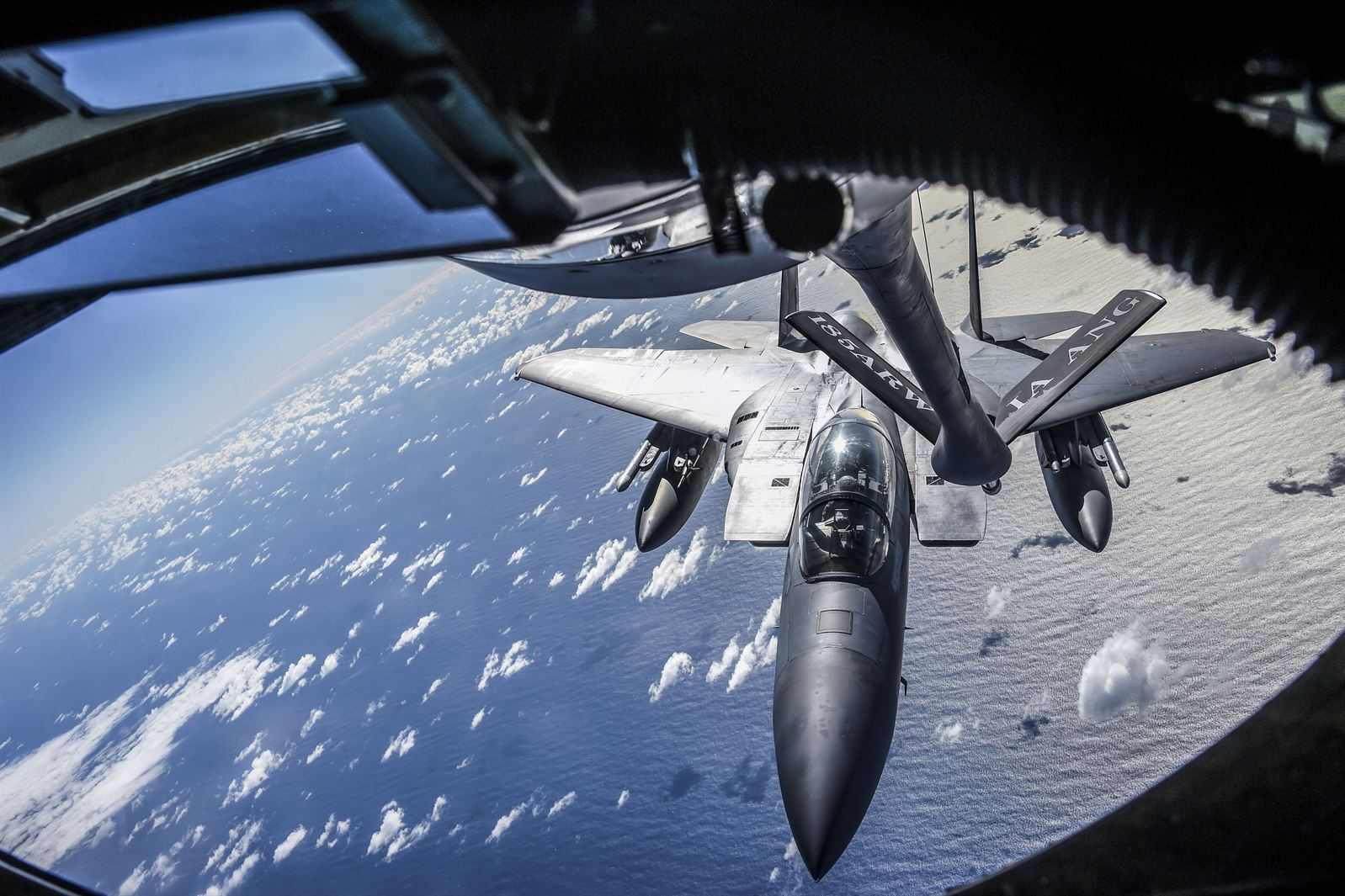 Jet refueling in the air